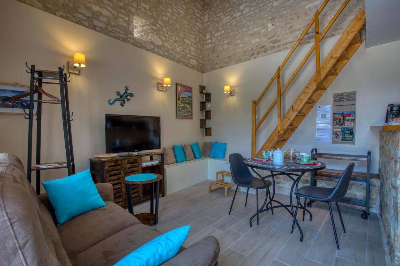 Domaine Des Pierres Blanches - Gite La Salamandre Villa Carlux ภายนอก รูปภาพ